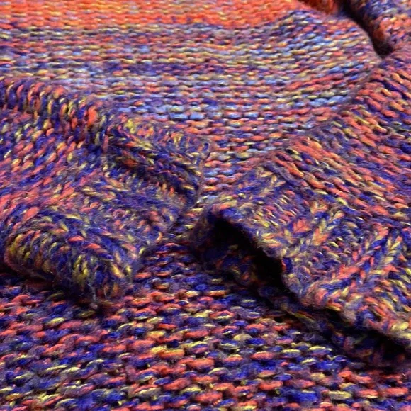 Wet Seal Woman’s Knit Sweater Size Medium (could work for a small) - Picture 4 of 13